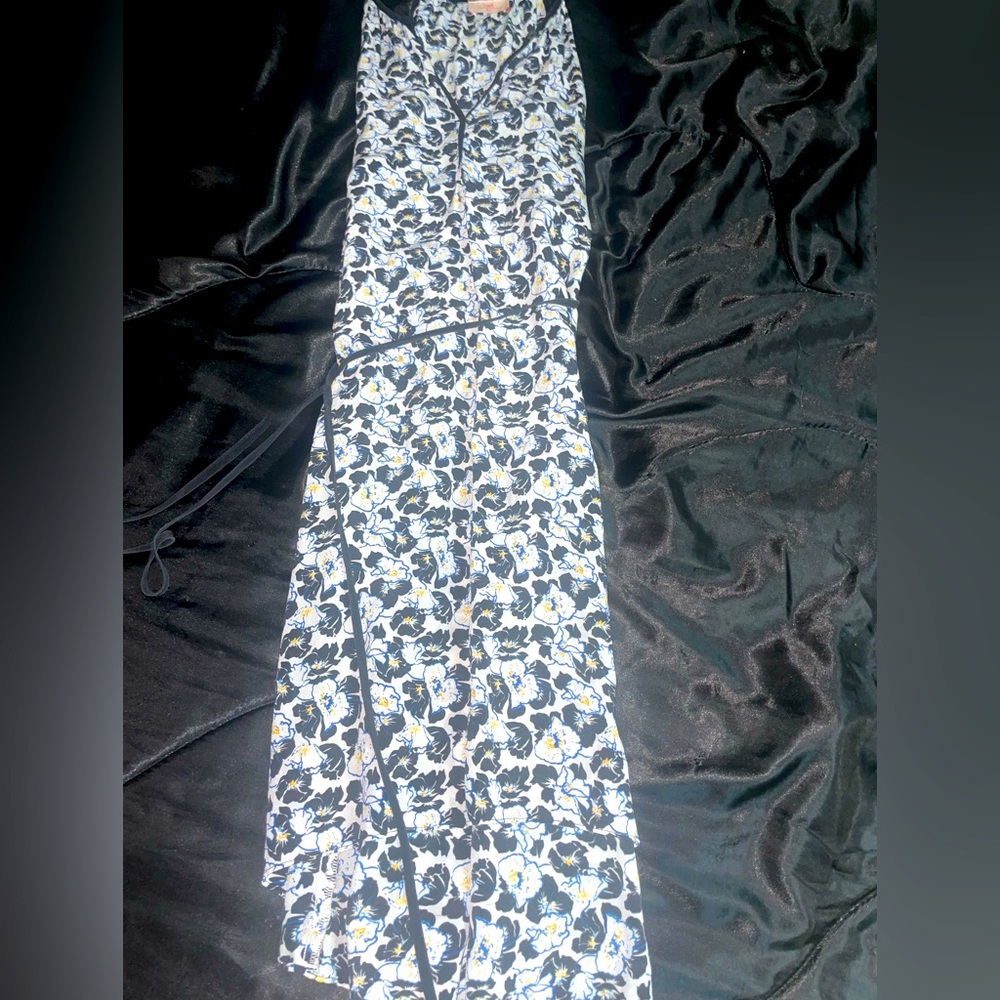 Nell dress. Black, blue, white, yellow silkdress size 4